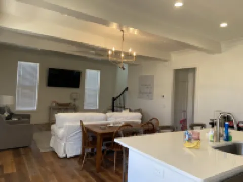 Luxury home— 5 minutes to Mississippi State!