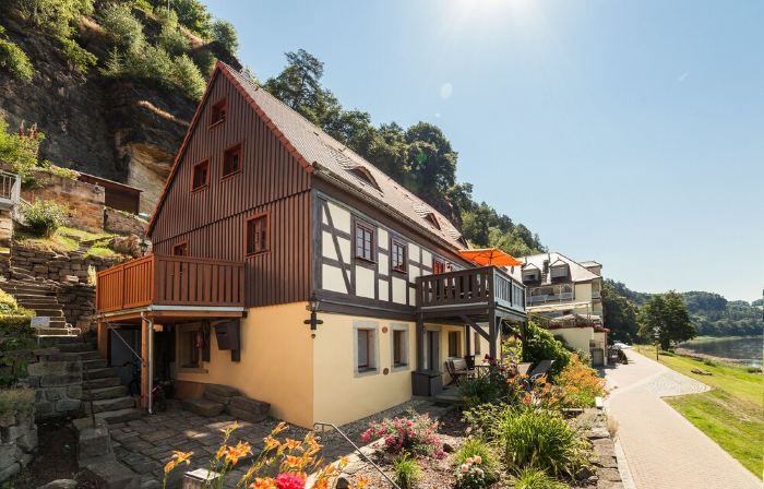 Apartment 1 - Half-timbered house directly on the Elbe with a view of the Elbe