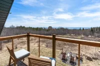 Freshly Remodeled Cabin w/ stunning Lake Views
