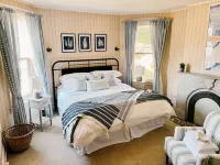 Spacious 5-Bedroom Victorian House in Charming Downtown Franklin 앨리게니 트레일 주변 호텔