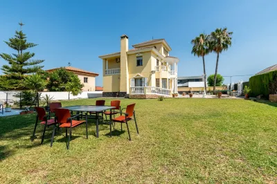 Star's House Seville. 10 minutes from Seville. Private pool فنادق في 