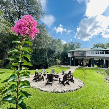 15 ACRE RIVER FRONT CABIN HOUSE ON THE SUWANNEE, WITH SPRING WALKING DISTANCE