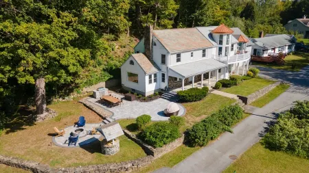 Pristine Lake House W/ Guest Suite - Perfect for every season!