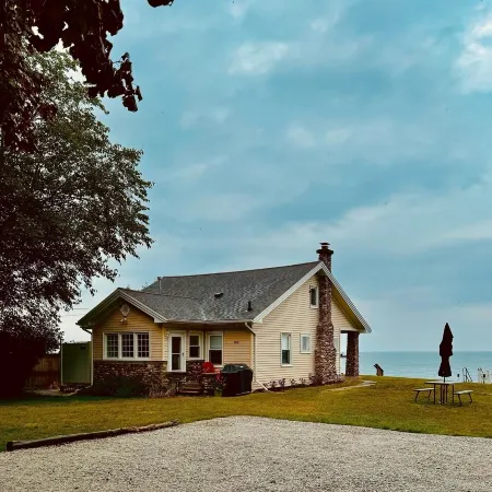 Lakeside Paradise! A charming blend of cozy comfort and beachfront bliss!