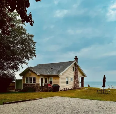 Lakeside Paradise! A charming blend of cozy comfort and beachfront bliss!