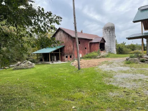 Cozy  2 bed 2 bath apt. with porch, peaceful Riverfront in the NW Catskill area