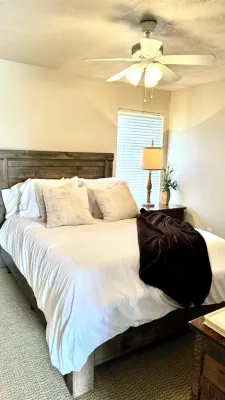 This little Nook, 1-bedroom apartment in delightful Madisonville with AC, WiFi. Hotels in Madison County