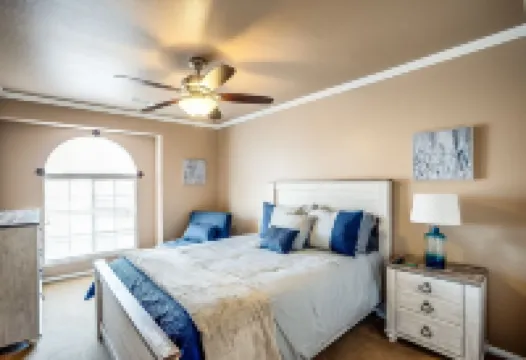 Upscale 4 BR Home with RV parking Henderson Amphitheatre 주변 호텔