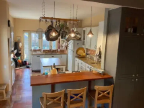 Beautiful, family-friendly home with yard and patio near Tufts, 10 min to Boston