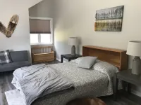 Lakefront house in the town of Bolton right on the water with private dock space