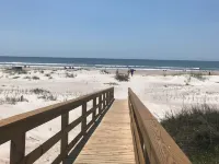 STEPS TO THE BEACH and POOL Oceanfront QUIET complex Lola’sLanding!!