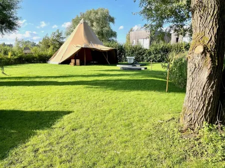 Cosy Cottage for Family Fun with Log-Burner, Spa, Private Parking, EV & Pools Отели в г. Сайренсестер