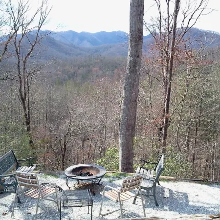 Come and enjoy Bryson City! Just minutes from NOC, Deep Creek, GSMNP, Fishing!!!