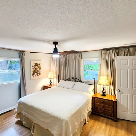 Keowee Adventures ~ Peaceful Lakefront Home on Keowee ~ 7 Miles from Clemson!