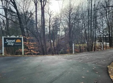 Charming Lakefront Studio Condo