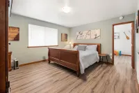 Stunning views, Strong Wi-fi, and Private Beach!