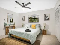 Welcome to our gorgeous remodelled home! Near Anna Maria and Bradenton beach. Hotels in West Bradenton