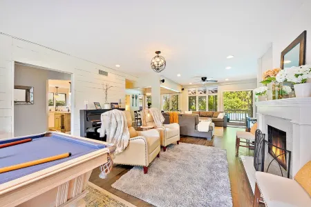 La Jolla Beach House. 2 Minute Walk to the Beach!