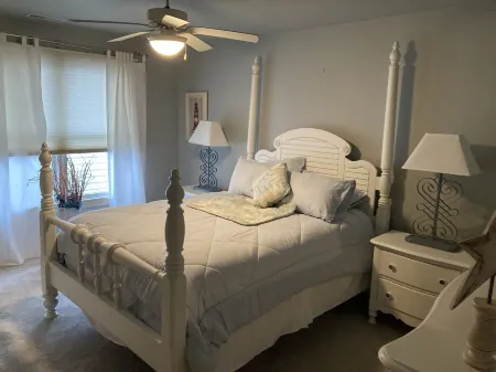 Perfect Beach House; Majestic Ocean Views, less than 100 steps to beach