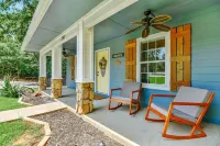 Lakehouse Retreat with Game Shed-4 minute walk to Beach, Fishing Cove,& Trails!