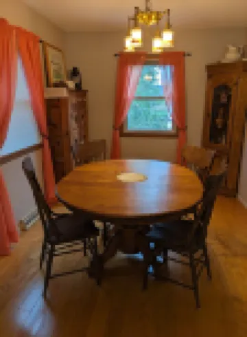 Cozy 4 bedroom relax atmosphere enjoy beauty of bluff country  driftless region
