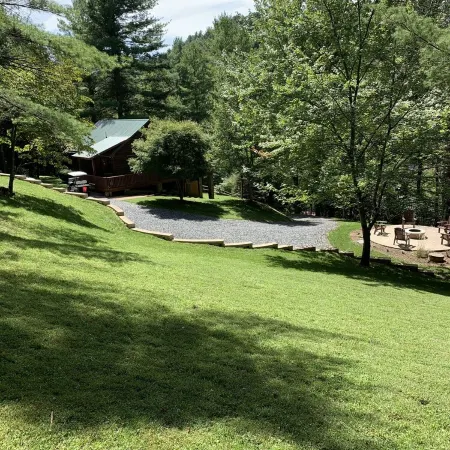 Secluded Mountain Home Nestled in a Private River Community, Wi-Fi, Fire Pit,