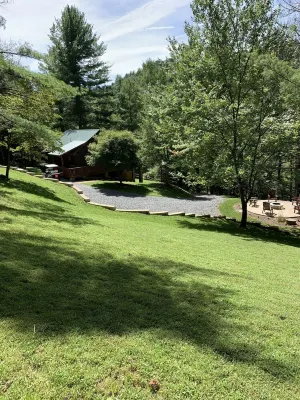 Secluded Mountain Home Nestled in a Private River Community, Wi-Fi, Fire Pit,