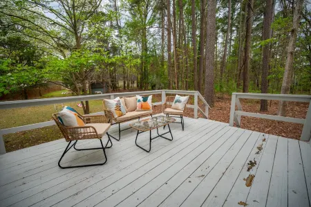 North Hills Oasis- 5mins from North Hills, Newly Renovated, Two En Suites!