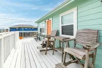Caisson Cottage - Cozy Home a Short Walk to the Beach