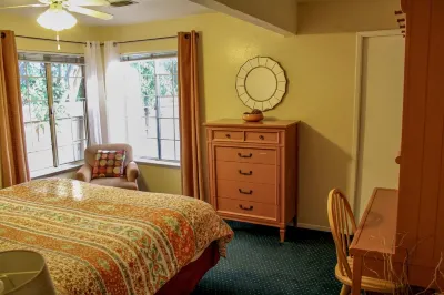 3 King Beds On Pacific  *Downtown  *Pets OK  *Hot Tub 파소 로블레스 에번트 센터 주변 호텔