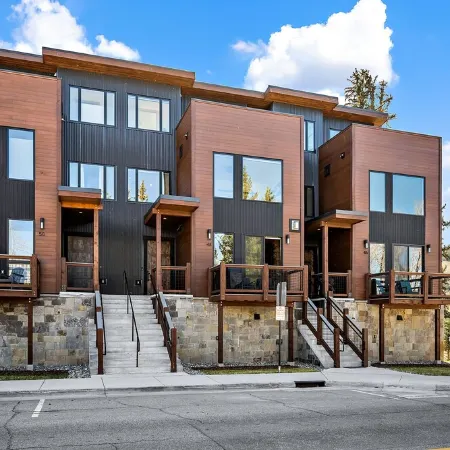 Blue River Views - Mountain/Modern with Private Hot Tub