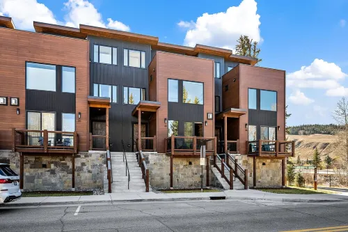 Blue River Views - Mountain/Modern with Private Hot Tub