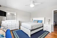 2-bedroom condo in delightful Fort Pierce with WiFi, AC, fitness room