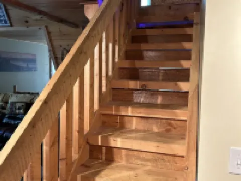 Bear Creek Lodge: By First Lake, Ride from Cabin Hotels in Webb