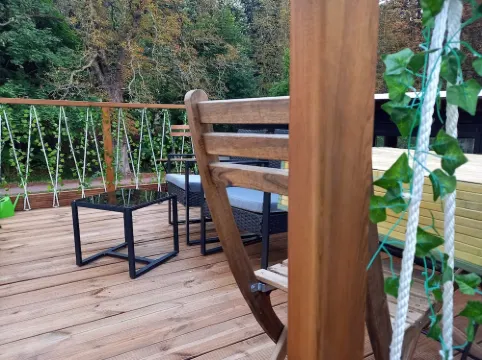 Independent apartment on barge with terrace near the city center