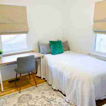 UNC Cottage- near Univ/Hospital, YMCA, Franklin St Rooms