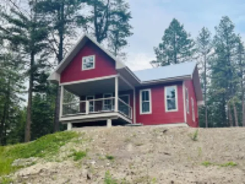 Grand Opening Pricing! 401A Cozy Cabin with views of Flathead Lake 萊克賽德酒店