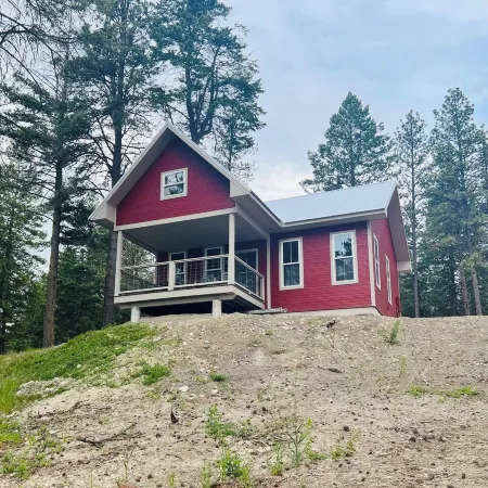 Grand Opening Pricing! 401A Cozy Cabin with views of Flathead Lake