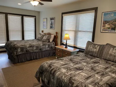 Sleepy Hollow Cabin with hot tub located in Powder House Pass