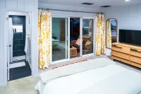 3 bedroom 2 bath private house,walkable to restaurants, shops, and breweries. Hotels near Inyo Shell Y Mart