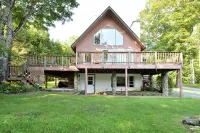 Edelweiss! A Luxurious 5 Bed Ski Chalet 5 Mins to Jay Peak, Vermont