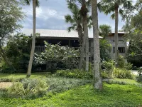 Hobe Sound Waterfront Gem ~ Private Dock and Boat Launch ~ 3 min to the beach!