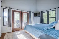 MerryN' Monroe Lake House with View of Dale Hollow Lake minutes to Sunset Marina