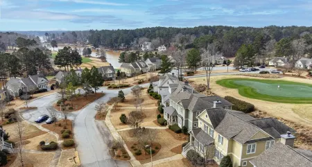 Lake Oconee Getaway.  Spacious family & pet-friendly retreat in gated community