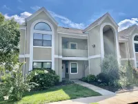 Lissa's Retreat- 4 BDRM 3 BA Sleeps 12! Indoor Pool, Gym, Fishing, Golf, & Park