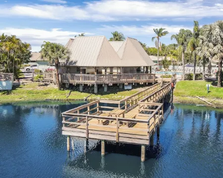 The Captain’s Quarters - WALK TO BEACH! Hotels in Jupiter