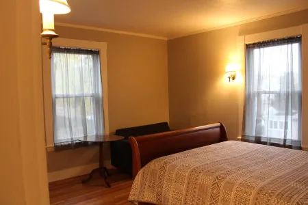 Salem "North Fields" House - Parking Galore! - Pets Welcome! Отели в г. Сейлем