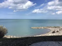 Beach Level Lake Front Condo L02-5 Queen Beds. Perfect for Families with Kids