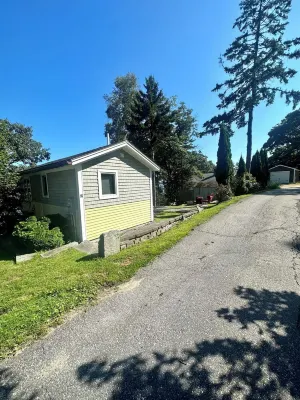 1 room luxury ocean front studio cottage Hotels in Harpswell