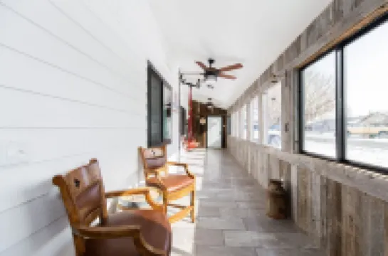 "The Wild Trout" Adventure Awaits! Hotels in Ennis